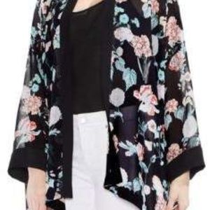 NWT Vince Camuto Floral Crush Cape in Black XL